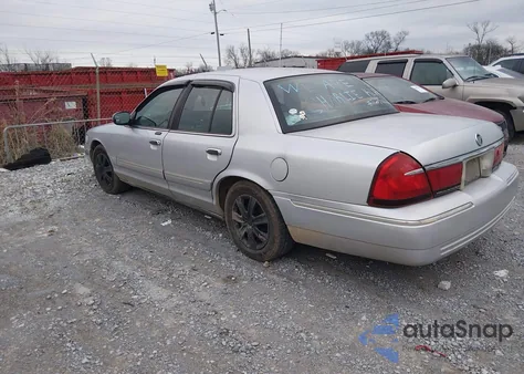 2001 Mercury Grand Marquis Gs z USA, uszkodzony, nr VIN 2MEFM74W21X622476